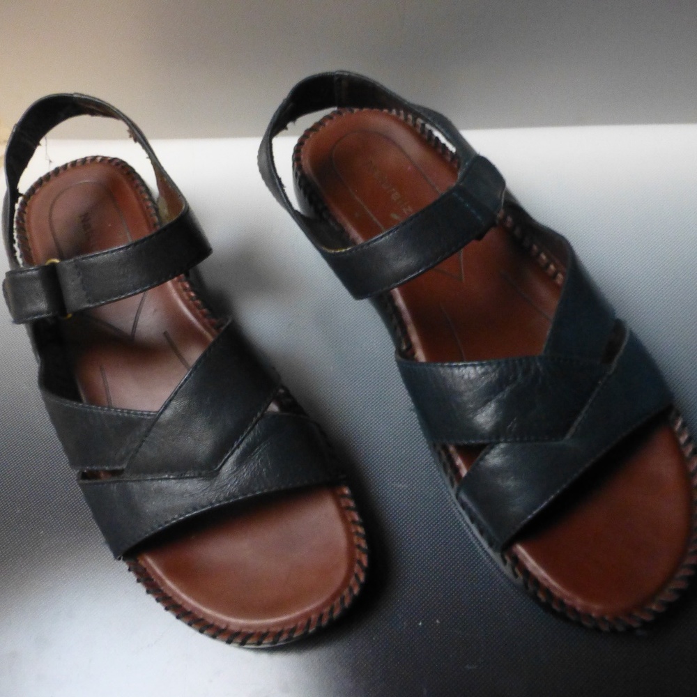 Naturalizer navy blue walking sandals9.5med